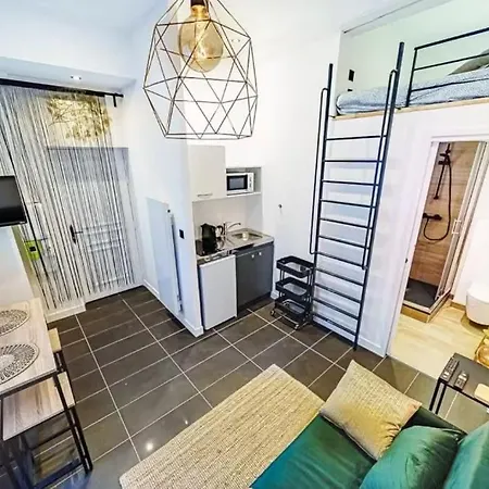 Cosy Avec Mezzanine, Bien Equipe, Apartment Caluire-et-Cuire