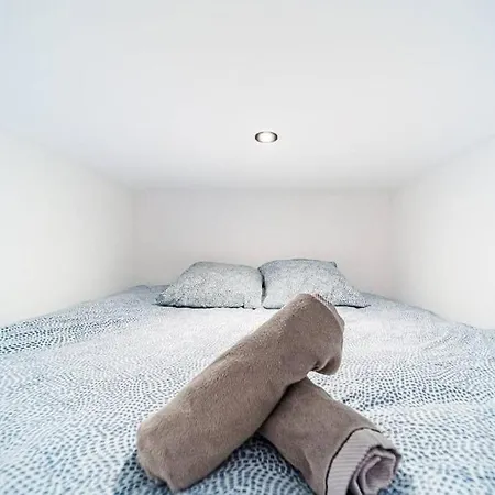 Apartment Cosy Avec Mezzanine, Bien Equipe, Caluire-et-Cuire