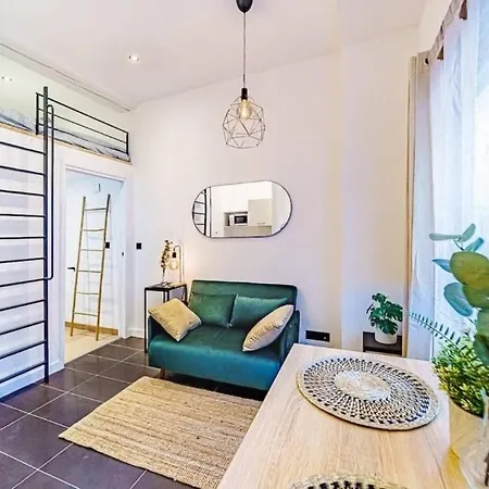Cosy Avec Mezzanine, Bien Equipe, Apartment Caluire-et-Cuire